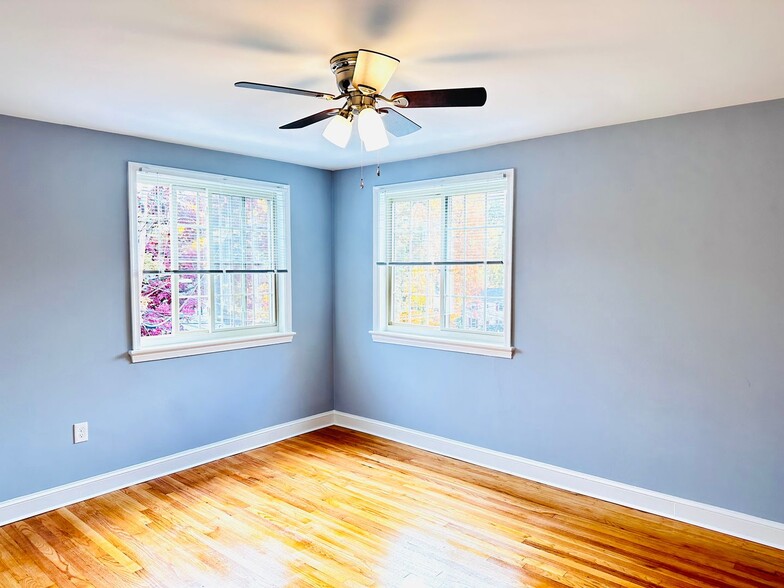 Building Photo - 8804 Bradford Rd