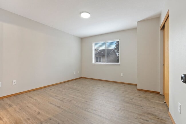 Building Photo - 2835 SE 90th Pl