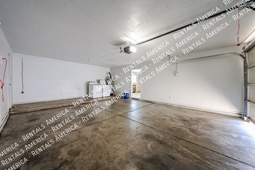 Building Photo - 15851 N 23rd St