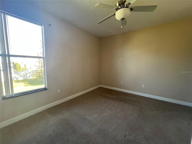 Building Photo - 2013 Grand Oak Dr