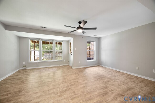 Building Photo - 2805 Queensland Dr
