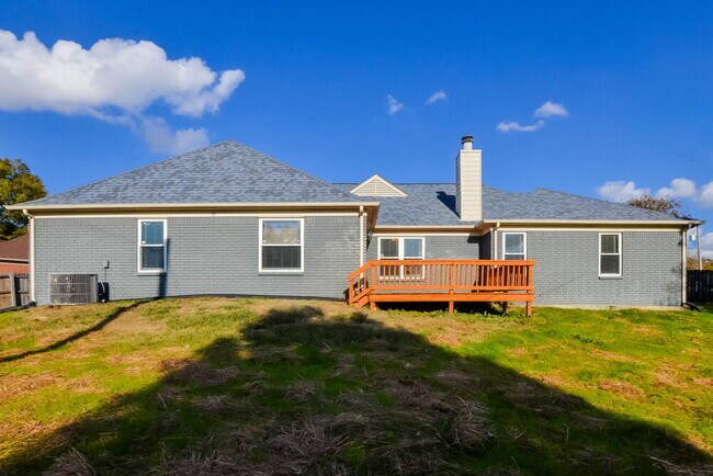 Building Photo - 2827 Fletcher View Dr