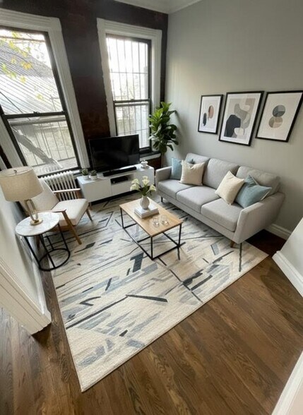 Building Photo - 410 E 13th St