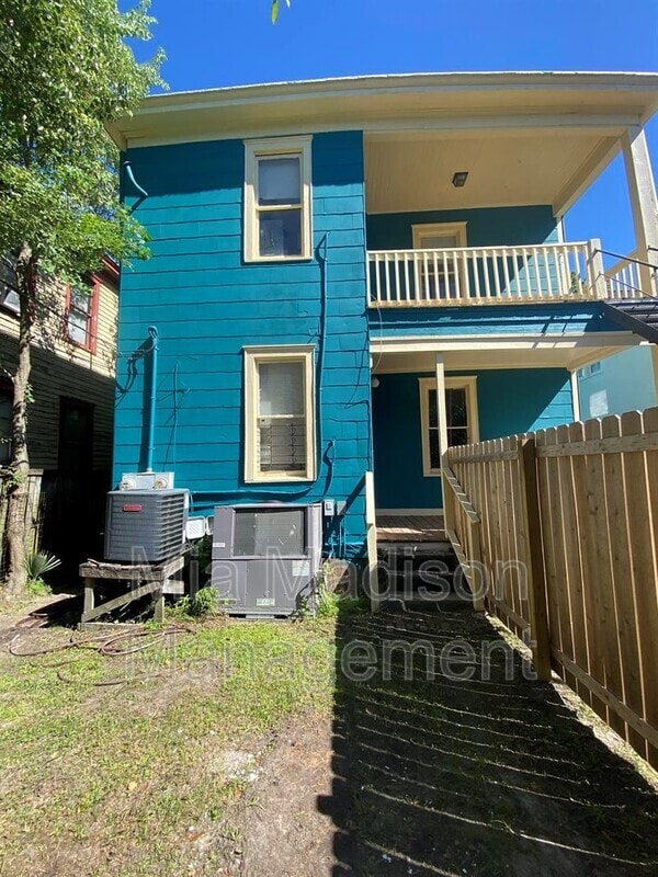 Building Photo - 1203 E Henry St