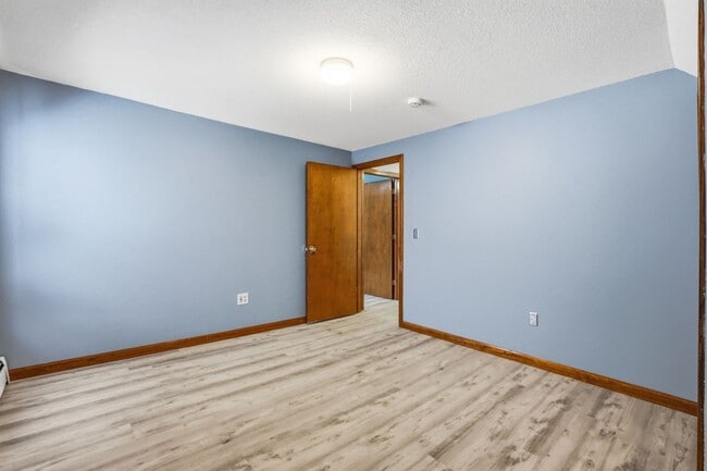 Building Photo - 315 Woronoco Rd