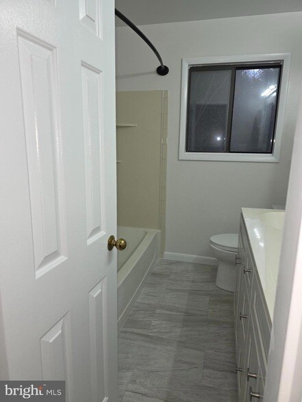 Building Photo - 206 Skyhill Rd