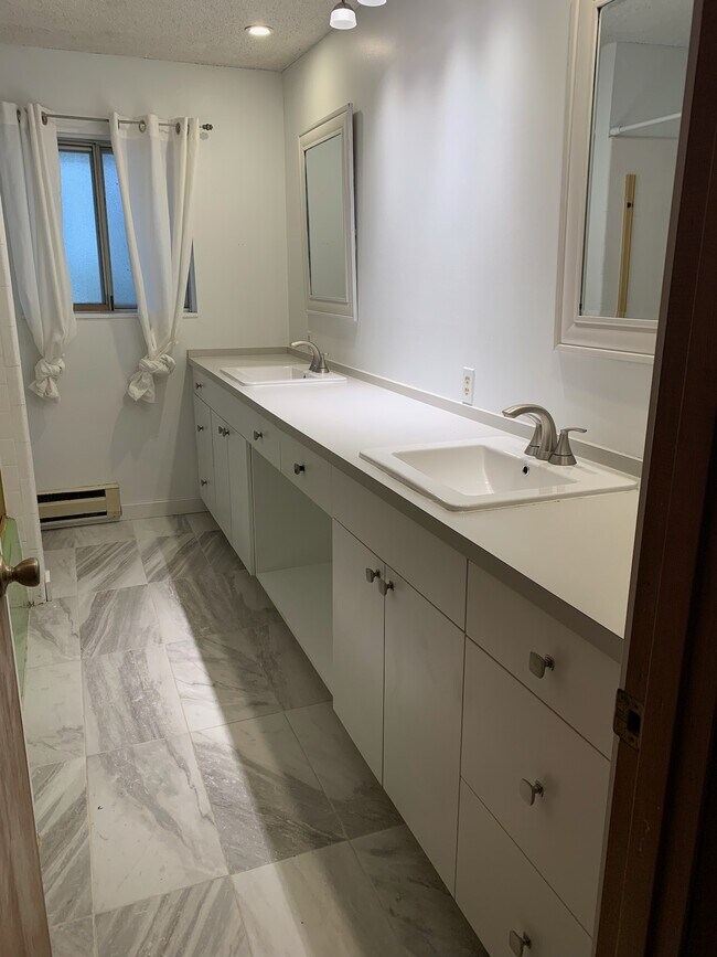 Newly remodeled bathroom - 1048 NE 112th Ave