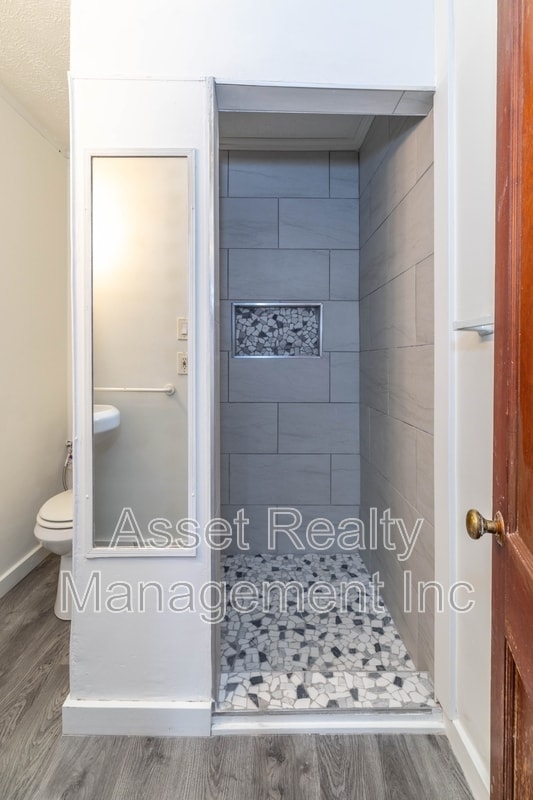 Building Photo - 5501 Lake Shore Dr