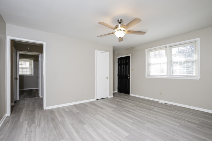 Building Photo - 2616 Shady Lawn Dr