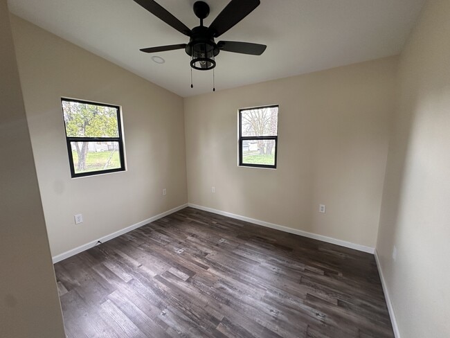 Building Photo - 330 Davis St