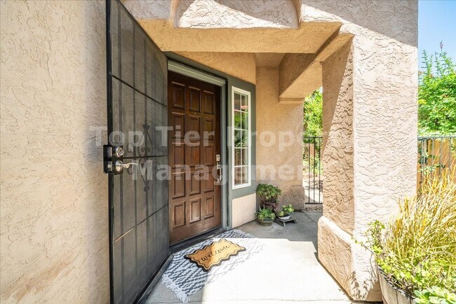Building Photo - ***Beautiful 3 bed / 2.5 bath / 1,975 sqft House in the Vista/Shadowridge Neighborhood - Availabl...