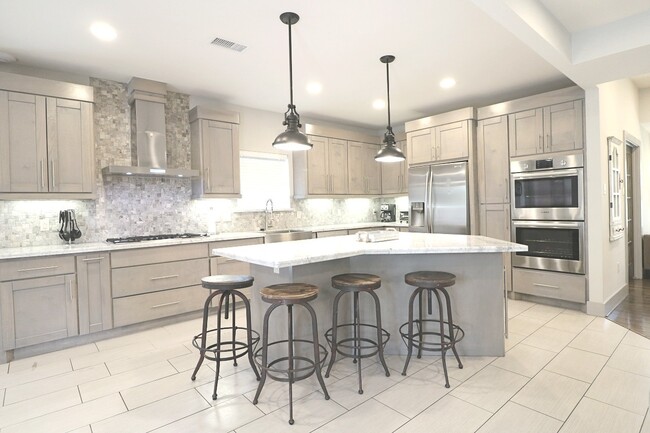Building Photo - 5251 Lymbar Dr