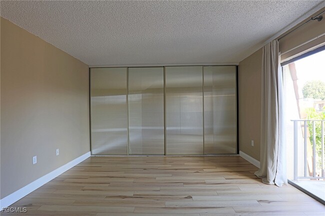 Building Photo - 5219 Cedarbend Dr