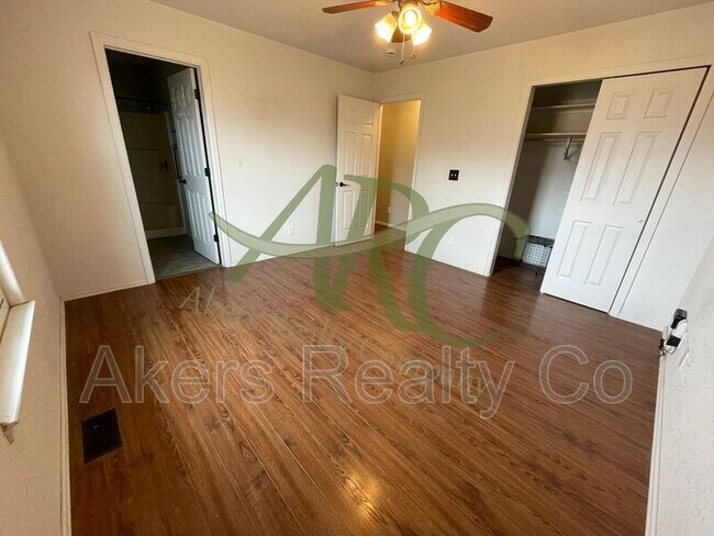 Building Photo - 965 N Cimarron Dr