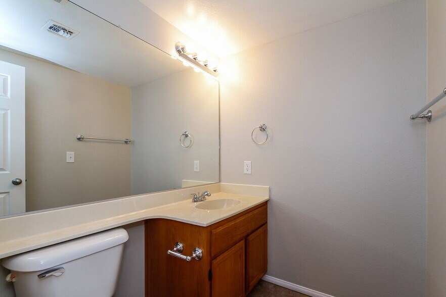 Building Photo - 102 Montclair Dr