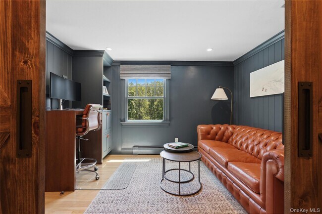 Building Photo - 90 Springhurst Rd