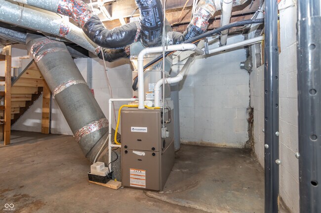 Building Photo - 3457 N Sherman Dr