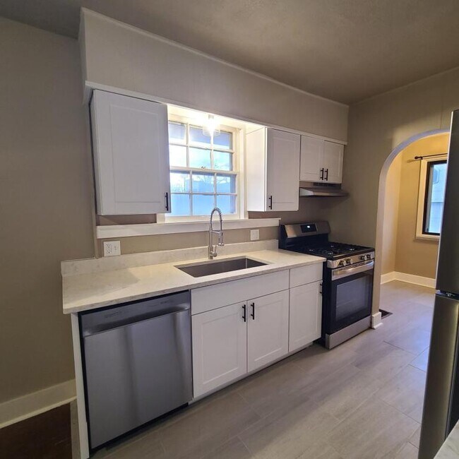 Building Photo - 317 Dunnwood Dr