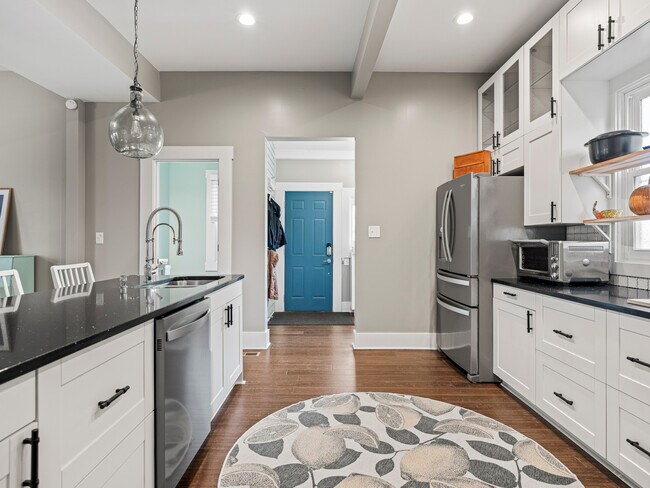 Building Photo - 622 N Hamilton Ave