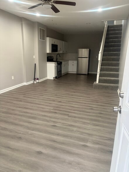 Building Photo - 619 E 29th St