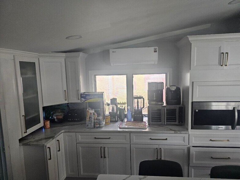 Building Photo - 1 Notch Rd