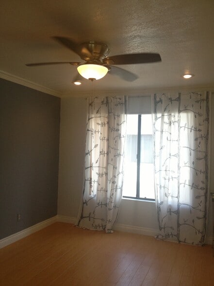 Large Dining room Window gives lots of light to space - 15111 Freeman Ave
