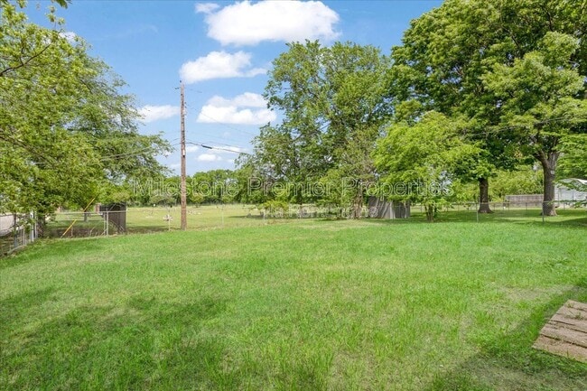 Building Photo - 1829 Ridgewood Rd