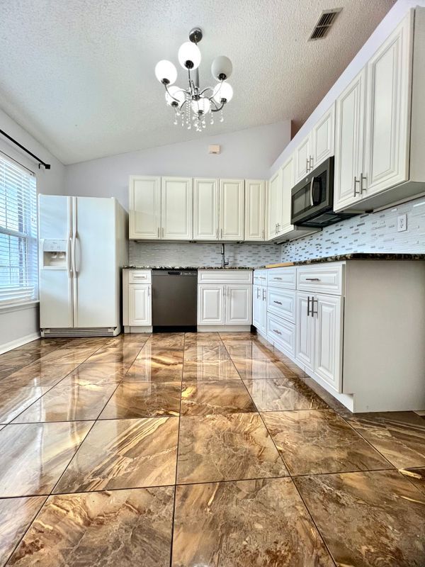 Building Photo - 11395 Aston Hall Dr