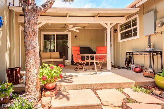 Building Photo - 4 br, 3 bath Townhome - 2851 E. Geddes Pl.