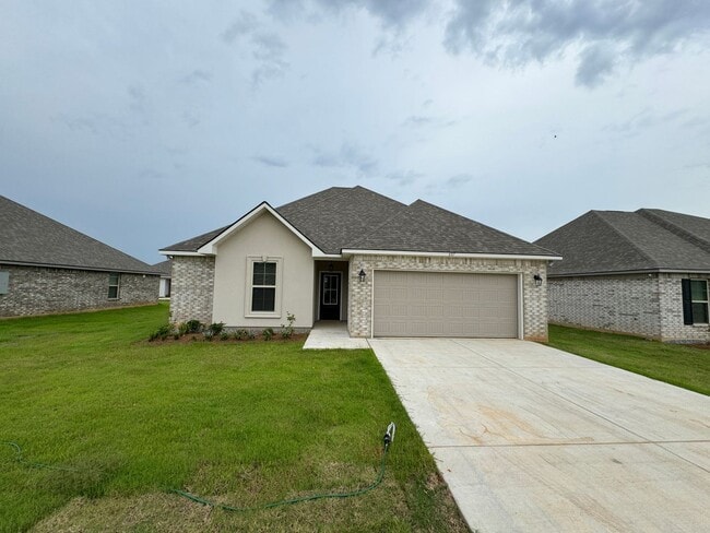 Building Photo - Like New Construction in Haughton...