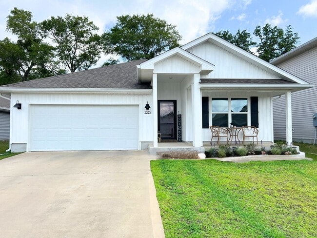 Building Photo - Woodlands 4 bed 2 bath gem !