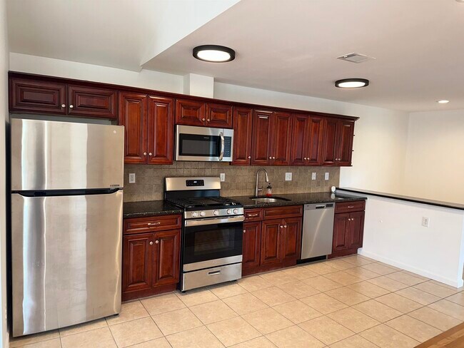 Building Photo - 2024 Grand Ave