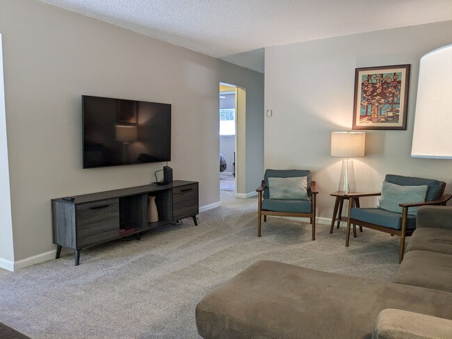 Building Photo - Cozy Carmel Valley Village House Fully Furnished