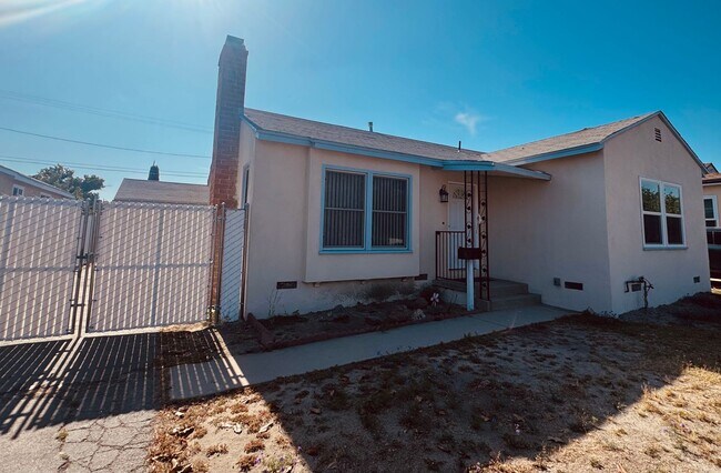 Building Photo - Beautiful 3 bedroom North Hollywood Home