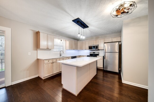 Building Photo - 104 Sundance Way