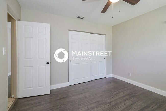 Building Photo - 3 Bedroom Pet-Friendly Home in ORLANDO, FL with Main Street Renewal