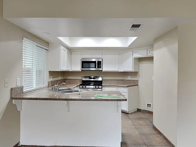 Building Photo - 1850 Golden Spike Dr
