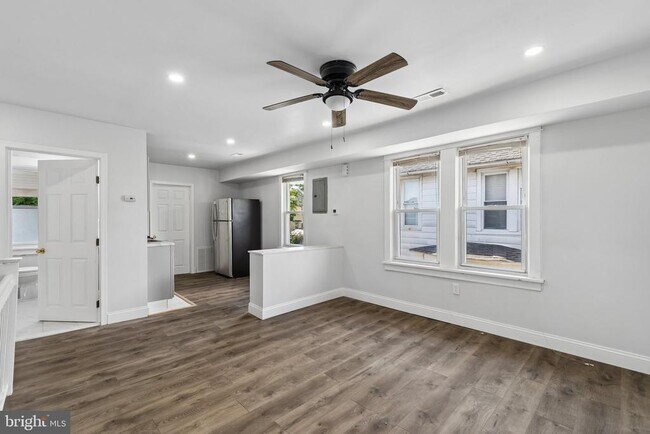 Building Photo - 124 Lexington Ave