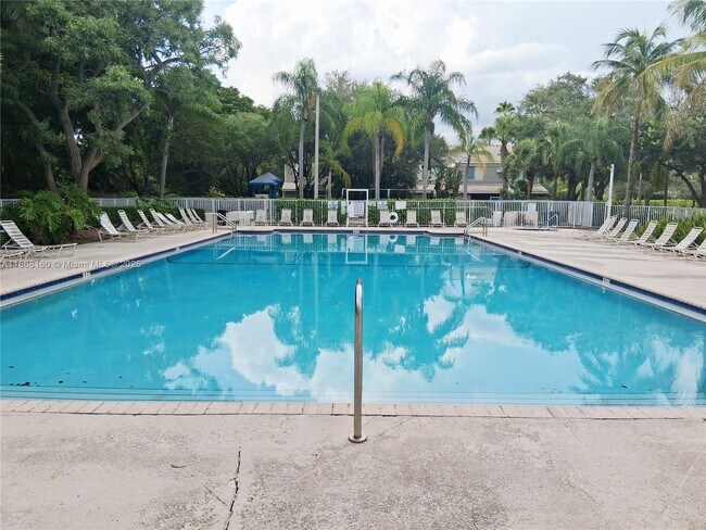 Building Photo - 7827 Sanibel Dr