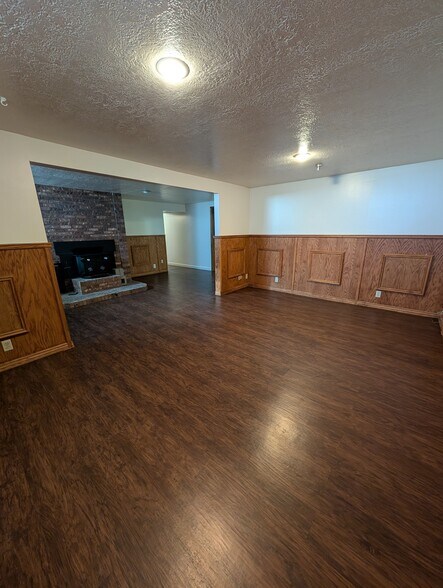 Building Photo - 155 E Griffith Rd