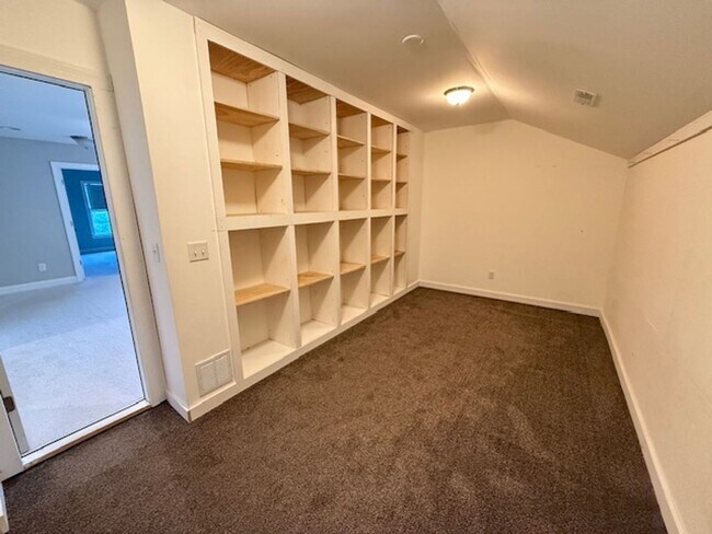Building Photo - 4 Bedroom 3.5 Bath House in St. Johns Lake - Johns Island