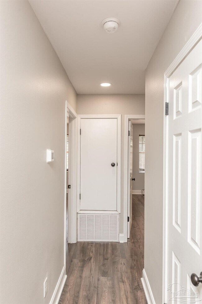 Building Photo - 8238 Li Fair Dr