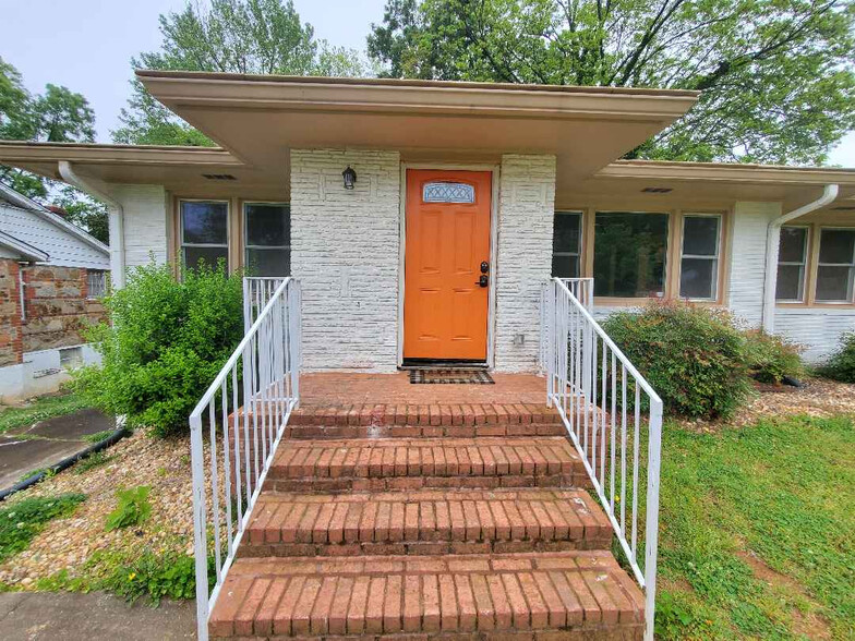 Building Photo - Room in House on Morris Brown Dr SW