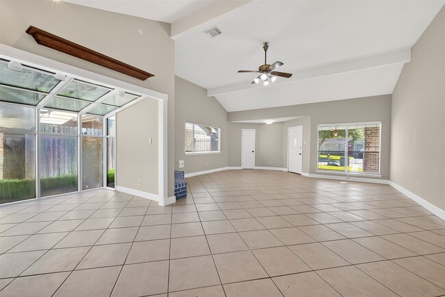 Building Photo - 2238 Sentinal Oaks St