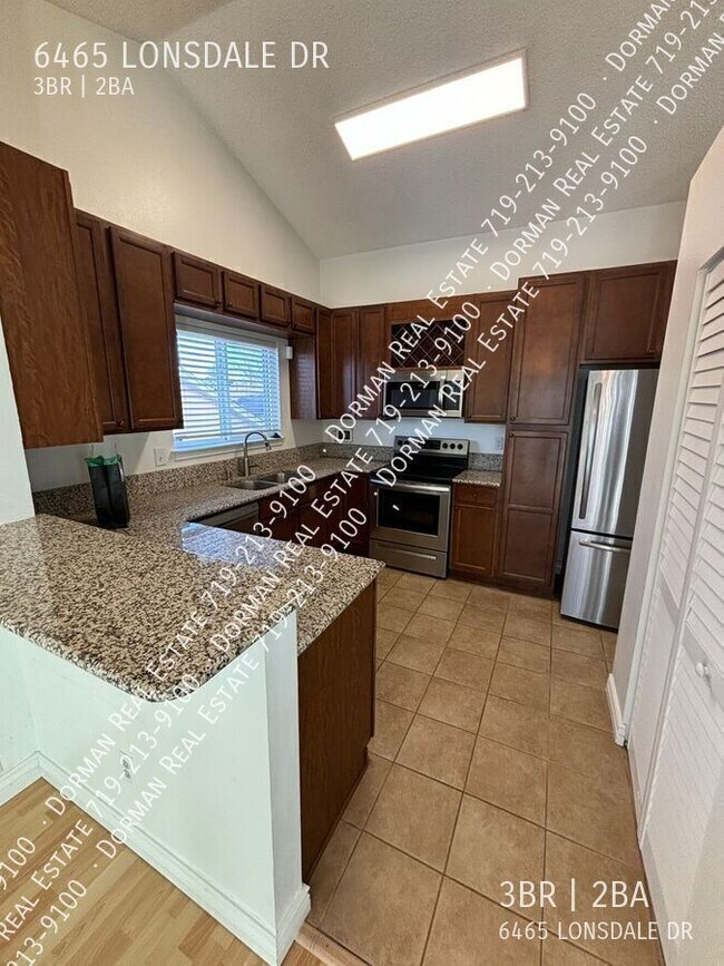 Building Photo - 6465 Lonsdale Dr