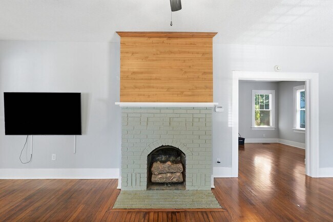 Building Photo - 431 E 50th St