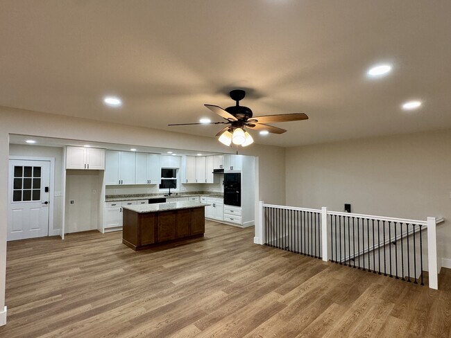 Building Photo - 195 Ritchey Rd