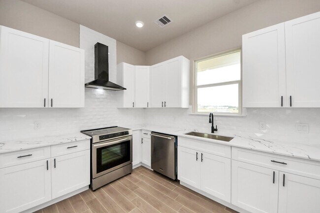 Building Photo - 11141 Rd 5503