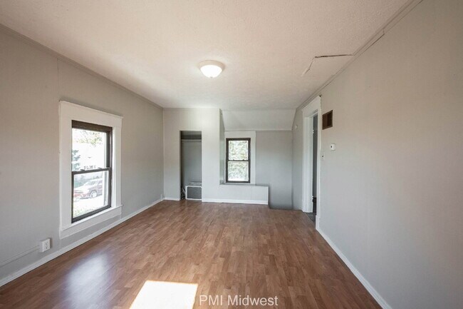 Building Photo - 918 S Bell St