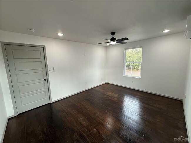 Building Photo - 8 Miller Ave